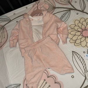 Carters 0-3 sweatsuit baby girl
